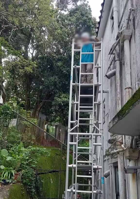 廿幾年村屋外墻滲水.jpg 廿幾年村屋外墻滲水.jpg