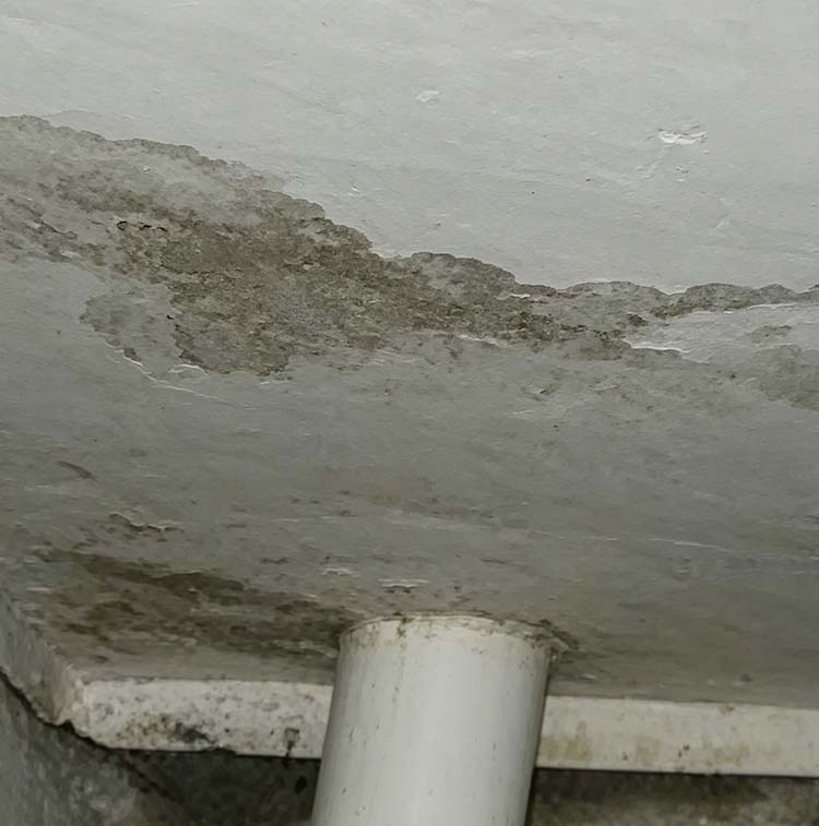 廚房漏水維修前